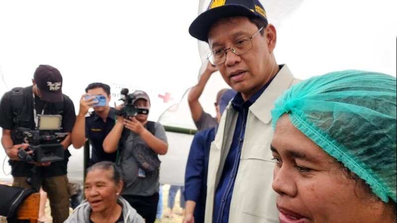 Menteri Keuangan (Menkeu) Purbaya Yudhi Sadewa bersama Ketua Komisi XI DPR RI Mukhamad Misbakhun dan Wakil Ketua Komisi XI DPR RI Mohamad Hekal mengunjungi sejumlah wilayah terdampak gempa bumi di Nusa Tenggara Timur (NTT), Rabu (19/8/2026). Kunjunga