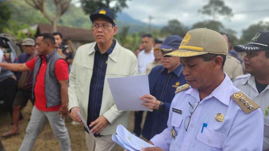Menteri Keuangan (Menkeu) Purbaya Yudhi Sadewa bersama Ketua Komisi XI DPR RI Mukhamad Misbakhun dan Wakil Ketua Komisi XI DPR RI Mohamad Hekal mengunjungi sejumlah wilayah terdampak gempa bumi di Nusa Tenggara Timur (NTT), Rabu (19/8/2026). Kunjunga