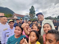 Menteri Keuangan (Menkeu) Purbaya Yudhi Sadewa bersama Ketua Komisi XI DPR RI Mukhamad Misbakhun dan Wakil Ketua Komisi XI DPR RI Mohamad Hekal mengunjungi sejumlah wilayah terdampak gempa bumi di Nusa Tenggara Timur (NTT), Rabu (19/8/2026). Kunjunga