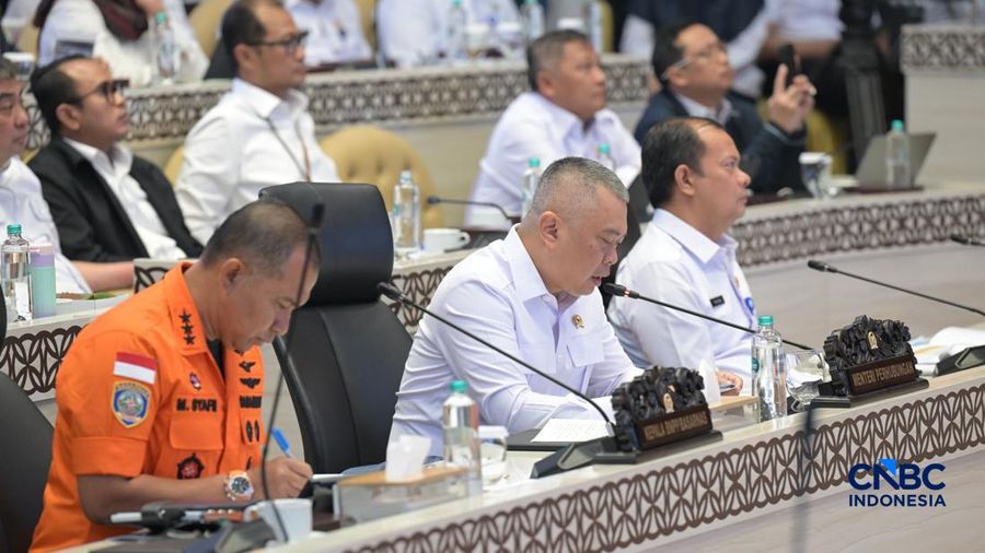Menteri Perhubungan Dudy Purwagandhi dalam rapat kerja bersama Komisi V DPR RI di Gedung DPR, Rabu (19/8/26). (CNBC Indonesia/Ferry Sandi)