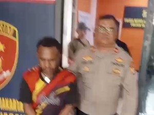 Video Viral: Pria Bugil Ngamuk di Jaksel, Pemotor Dihajar!