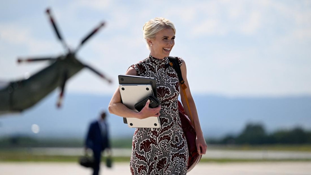 Siapa Natalie Harp? Ajudan Cantik Trump, Protektif dan Buat Semua Risih