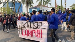 Ratusan Mahasiswa Unjuk Rasa Masalah BBM hingga Karhutla: Kalsel Lumpuh!