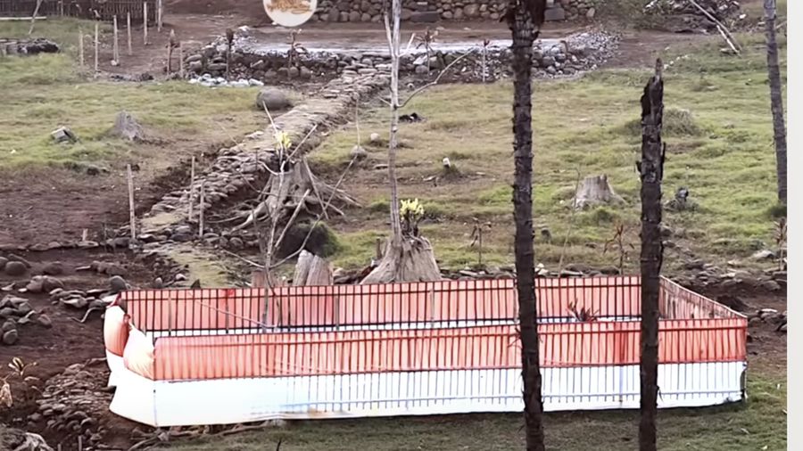 Makam prabu lembu agung terlihat kembali di situs astana gede cipaku setelah surutnya air di waduk jatigede. (Instagram/Infotisumedang)