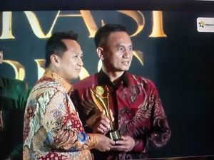 Kadis Koperasi-UKM Sumbar Raih Satya Bhakti Pamong Artha di Koperasi Awards 2026