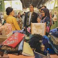 Menteri Keuangan (Menkeu) Purbaya Yudhi Sadewa berbincang dengan pelaku UMKM di acara Karya Kreatif Indonesia (KKI) di Jakarta International Convention Centre (JICC) Jakarta 20-23 Agustus 2026). (CNBC Indonesia/Tri Susilo)