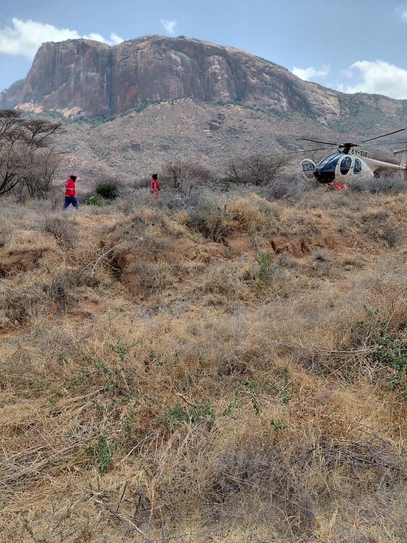 Otoritas Penerbangan Sipil Kenya mengatakan helikopter Eurocopter EC130 B4, nomor registrasi 5Y-GYM dan dioperasikan oleh Lady Lori Kenya Ltd, jatuh sekitar pukul 9:13 waktu setempat saat terbang dari Cagar Alam Loisaba ke daerah Ewasonyiro, distrik Samburu, Kenya, Kamis (20/8/2026). (via REUTERS/Kenya Red Cross)
