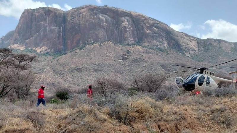Otoritas Penerbangan Sipil Kenya mengatakan helikopter Eurocopter EC130 B4, nomor registrasi 5Y-GYM dan dioperasikan oleh Lady Lori Kenya Ltd, jatuh sekitar pukul 9:13 waktu setempat saat terbang dari Cagar Alam Loisaba ke daerah Ewasonyiro, distrik