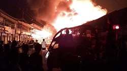 Kebakaran Hebat Landa Pasar Sungai Duri, Jalur Pontianak-Singkawang Lumpuh