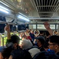 Ratusan penumpang menunggu perjalanan kereta di dalam gerbong KRL Bogor-Jakarta Kota, di Kawasan Pasar Minggu, Kamis (20/8/2026). (CNBC Indonesia/Muhammad Sabki)