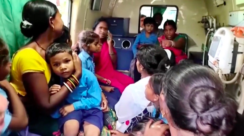 Setidaknya 34 siswa dilaporkan jatuh sakit setelah menyantap makanan yang diduga terkontaminasi saat jam makan di sebuah sekolah negeri di negara bagian Bihar, India timur, pada Rabu (19/8/2026). (Tangkapan Layar Video Reuters/ANI)