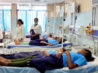 Setidaknya 34 siswa dilaporkan jatuh sakit setelah menyantap makanan yang diduga terkontaminasi saat jam makan di sebuah sekolah negeri di negara bagian Bihar, India timur, pada Rabu (19/8/2026). (Tangkapan Layar Video Reuters/ANI)