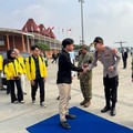 Wakil Presiden (Wapres) Gibran Rakabuming bersama perwakilan mahasiswa Fakultas Psikologi Universitas Indonesia bertolak menuju Provinsi Nusa Tenggara Timur (NTT), Kamis (20/08/2026). Foto Setwapres