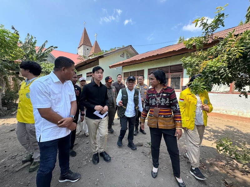 Wakil Presiden (Wapres) Gibran Rakabuming mengecek pemulihan pascagempa di Provinsi Nusa Tenggara Timur (NTT), Kamis (20/08/2026). (Foto Setwapres)