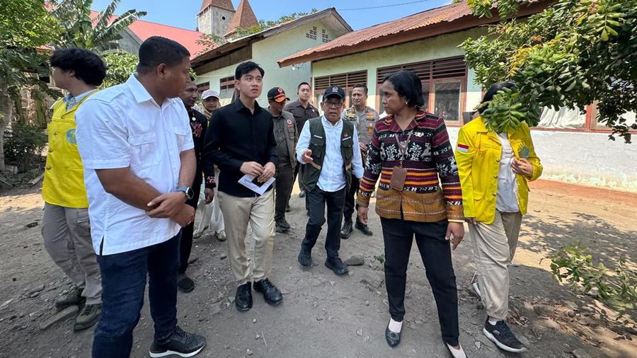 Wakil Presiden (Wapres) Gibran Rakabuming mengecek pemulihan pascagempa di Provinsi Nusa Tenggara Timur (NTT), Kamis (20/08/2026). (Foto Setwapres)