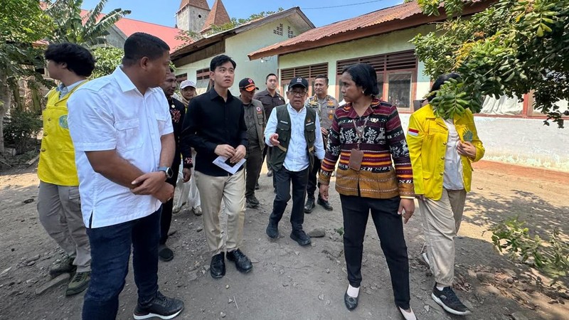Wakil Presiden (Wapres) Gibran Rakabuming mengecek pemulihan pascagempa di Provinsi Nusa Tenggara Timur (NTT), Kamis (20/08/2026). (Foto Setwapres)