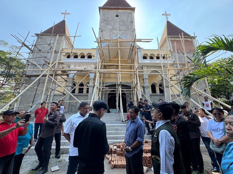Wakil Presiden (Wapres) Gibran Rakabuming mengecek pemulihan pascagempa di Provinsi Nusa Tenggara Timur (NTT), Kamis (20/08/2026). (Foto Setwapres)