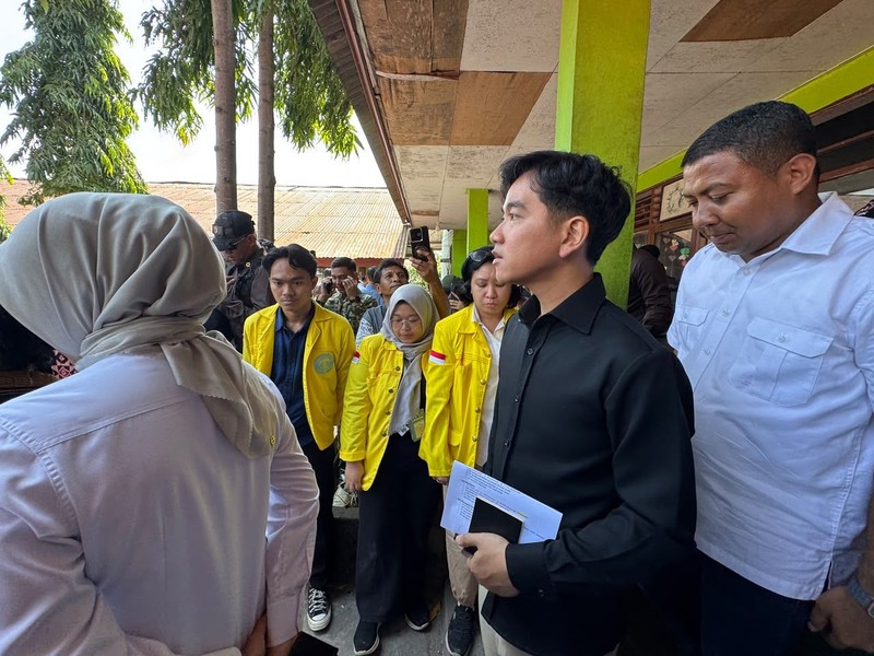 Wakil Presiden (Wapres) Gibran Rakabuming mengecek pemulihan pascagempa di Provinsi Nusa Tenggara Timur (NTT), Kamis (20/08/2026). (Foto Setwapres)
