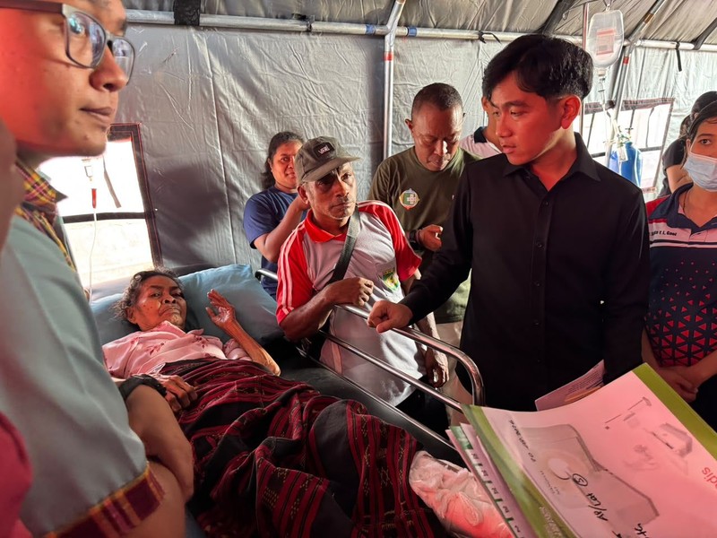 Wapres Gibran meninjau  RSUD TC Hillers di NTT. (Foto Setwapres RI)
