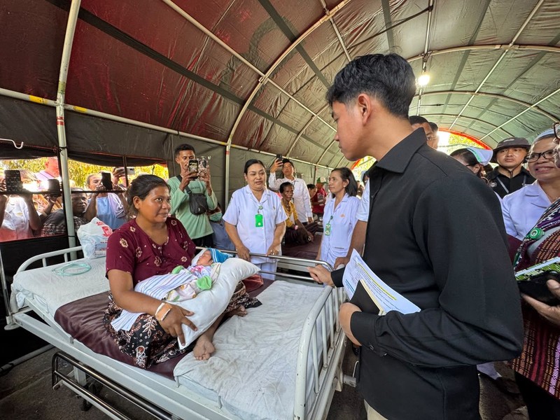 Wapres Gibran meninjau  RSUD TC Hillers di NTT. (Foto Setwapres RI)