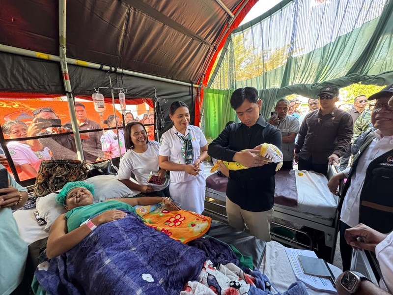 Wapres Gibran meninjau  RSUD TC Hillers di NTT. (Foto Setwapres RI)