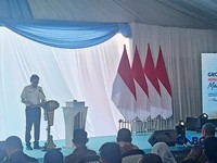 Direktur Utama KAI Bobby Rasyidin di area groundbreaking rusun Manggarai, Jumat (21/8/26). (CNBC Indonesia/Ferry Sandi)