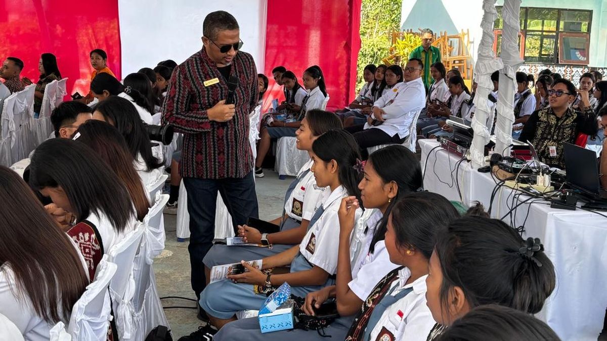 Duta Literasi Keuangan OJK Kenalkan Cara Atur Uang Saku ke Pelajar Rote Ndao
