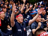 A member of the Korean Metal Workers' Union raises his arms during a rally outside Hyundai Motor Company headquarters as the automaker's union staged its first full strike in a decade, in Seoul, South Korea, August 21, 2026. REUTERS/Kim Soo-hyeon