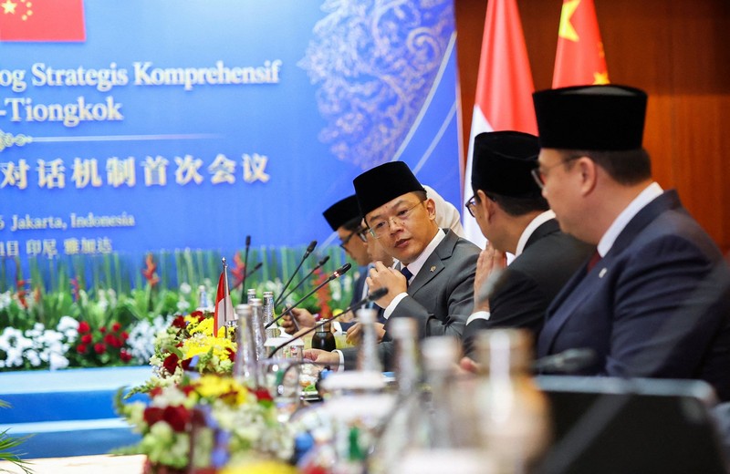 Menteri Luar Negeri Tiongkok Wang Yi menghadiri pertemuan dengan Menteri Luar Negeri Indonesia Sugiono di Kementerian Luar Negeri di Jakarta, Indonesia, pada 21 Agustus 2026. REUTERS/Tommy Patrio S