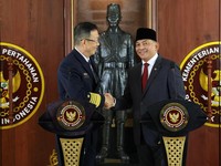 Indonesia's Defence Minister Sjafrie Sjamsoeddin looks on as he shakes hands with Chinese Defence Minister Dong Jun following their meeting in Jakarta, Indonesia, August 21, 2026. REUTERS/Ajeng Dinar Ulfiana