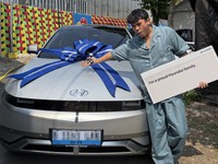 Influencer Aa Juju membagikan kisah kendala dari pemakaian Hyundai Ioniq 5 yang ramai di media sosial. (Tangkapan Layar Instagram/makanlurrrr)