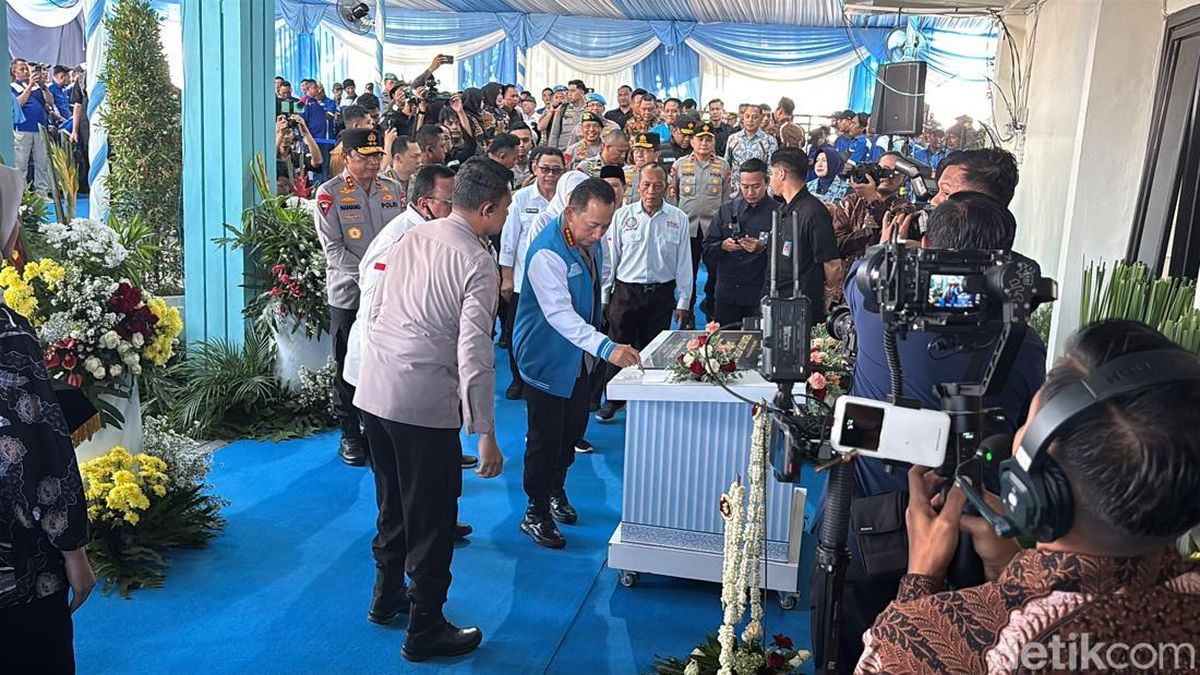 Resmikan Gedung KSPSI AGN Jatim, Kapolri Singgung Soal AI dan Teknologi