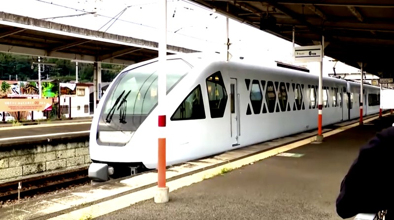 Empat orang pria tewas setelah tertabrak kereta ekspres saat melakukan pekerjaan pemeliharaan di sebuah stasiun kereta di Jepang, Kamis (20/8). (Nippon TV Via Reuters)