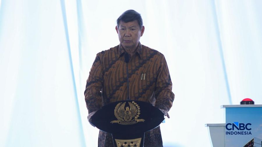Ketua Satgas Perumahan (Hunian), Hashim Djojohadikusumo menyampaikan sambutan saat groundbreaking hunian terjangkau di kawasan dekat Stasiun Manggarai, Jakarta, Jumat (21/8/2026). (CNBC Indonesia/Faisal Rahman)