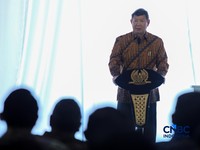 Ketua Satgas Perumahan (Hunian), Hashim Djojohadikusumo menyampaikan sambutan saat groundbreaking hunian terjangkau di kawasan dekat Stasiun Manggarai, Jakarta, Jumat (21/8/2026). (CNBC Indonesia/Faisal Rahman)