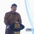 Ketua Satgas Perumahan (Hunian), Hashim Djojohadikusumo menyampaikan sambutan saat groundbreaking hunian terjangkau di kawasan dekat Stasiun Manggarai, Jakarta, Jumat (21/8/2026). (CNBC Indonesia/Faisal Rahman)
