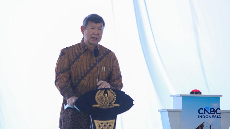 Ketua Satgas Perumahan (Hunian), Hashim Djojohadikusumo menyampaikan sambutan saat groundbreaking hunian terjangkau di kawasan dekat Stasiun Manggarai, Jakarta, Jumat (21/8/2026). (CNBC Indonesia/Faisal Rahman)