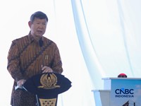 Ketua Satgas Perumahan (Hunian), Hashim Djojohadikusumo menyampaikan sambutan saat groundbreaking hunian terjangkau di kawasan dekat Stasiun Manggarai, Jakarta, Jumat (21/8/2026). (CNBC Indonesia/Faisal Rahman)