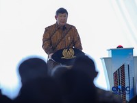 Ketua Satgas Perumahan (Hunian), Hashim Djojohadikusumo menyampaikan sambutan saat groundbreaking hunian terjangkau di kawasan dekat Stasiun Manggarai, Jakarta, Jumat (21/8/2026). (CNBC Indonesia/Faisal Rahman)