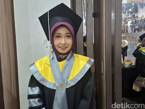 Bukan Akademisi, Mahatmya Raih Lulusan S3 Terbaik UI dengan IPK 3,96