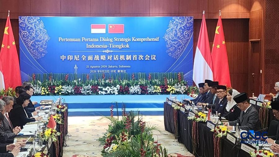 Menteri Luar Negeri Tiongkok Wang Yi menghadiri pertemuan dengan Menteri Luar Negeri Indonesia Sugiono di Kementerian Luar Negeri di Jakarta, Indonesia, pada 21 Agustus 2026. REUTERS/Tommy Patrio S