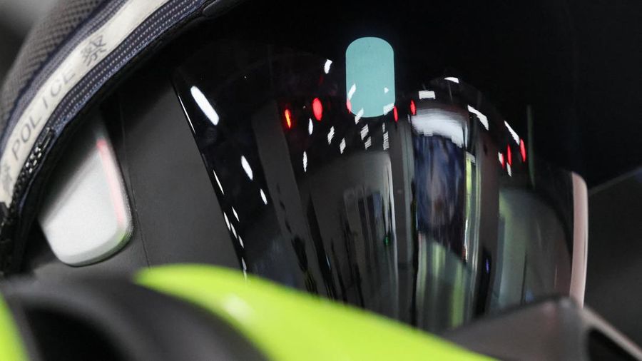 Robot polisi lalu lintas berbentuk manusia yang dikembangkan oleh SUPCON di ruang pamer perusahaan tersebut di Hangzhou, Provinsi Zhejiang, Tiongkok, pada 21 Juli 2026.