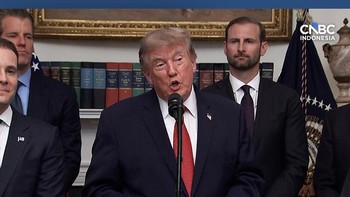 Presiden Donald Trump kembali mengkritik bank sentral Amerika Serikat atau The Fed karena dinilai belum cukup agresif menurunkan suku bunga.