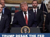 Presiden Donald Trump kembali mengkritik bank sentral Amerika Serikat atau The Fed karena dinilai belum cukup agresif menurunkan suku bunga.
