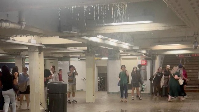 New York Lumpuh, Banjir Bandang-Stasiun Bawah Tanah Bocor