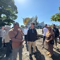 Wakil Presiden (Wapres) Gibran Rakabuming Raka meninjau masjid yang runtuh akibat gempa bumi  yang mengguncang Kampung Waso, Manggarai Timur, NTT. (Dok. Sekretariat Wakil Presiden RI)