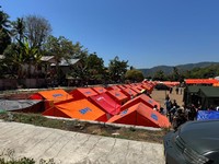 Wakil Presiden (Wapres) Gibran Rakabuming Raka meninjau posko pengungsian dari korban gempa bumi  yang mengguncang Kampung Waso, Manggarai Timur, NTT. (Dok. Sekretariat Wakil Presiden RI)