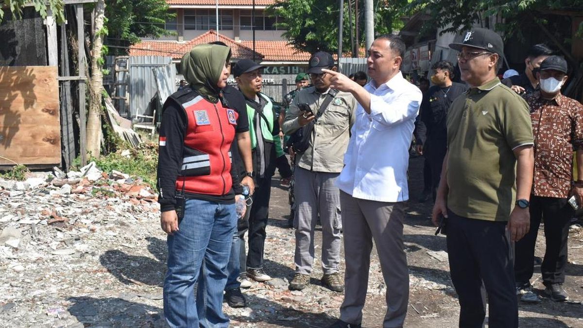 Walkot Eri Ngamuk Saat Tertibkan Pengolahan Sampah Ilegal di Keputih