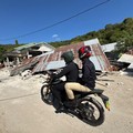 Wakil Presiden (Wapres) Gibran Rakabuming menempuh perjalanan dengan sepeda motor untuk menjangkau Kampung Waso, Desa Satar Kampas, Kecamatan Lamba Leda Utara, Kabupaten Manggarai Timur, Jumat (21/08/2026). ( Setwapres RI)