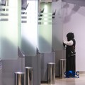 Warga beraktivitas di Anjungan Tunai Mandiri (ATM) Center pada salah satu Pusat Perbelanjaan di Jakarta, Jumat (21/8/2026). (CNBC Indonesia/Faisal Rahman)